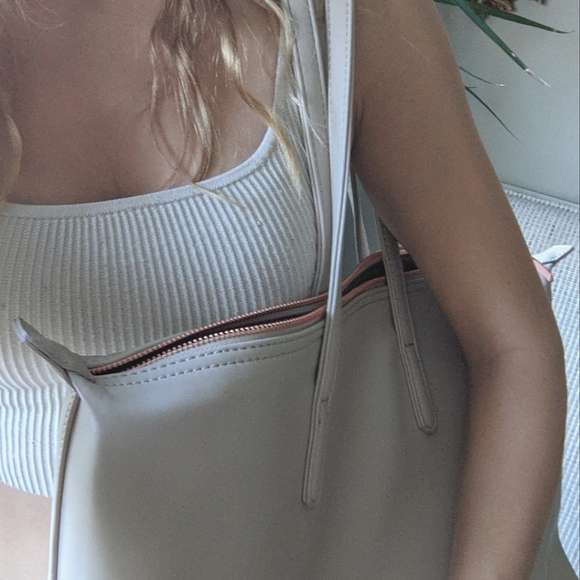 Matt & Nat rose gold tote - Picture 7 of 7